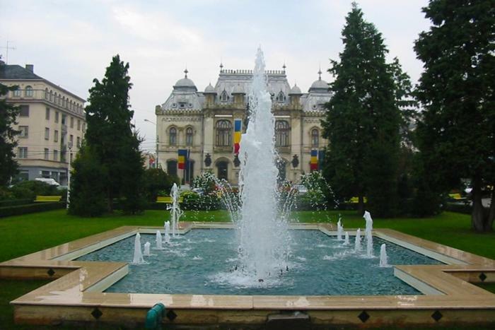 Galla Old Town Center Craiova Kültér fotó